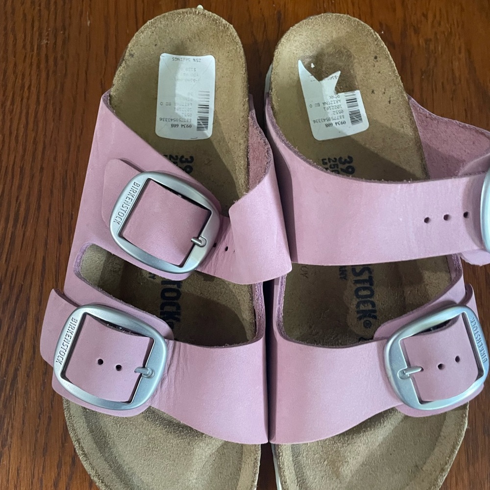 Birkenstock Women’s Light Pink Buckle Sandals